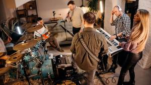 Live Bands In Kansas City Mo: The Vibrant Music Scene In Kansas City Showcases A Variety Of Local Performers And Energetic Groups  